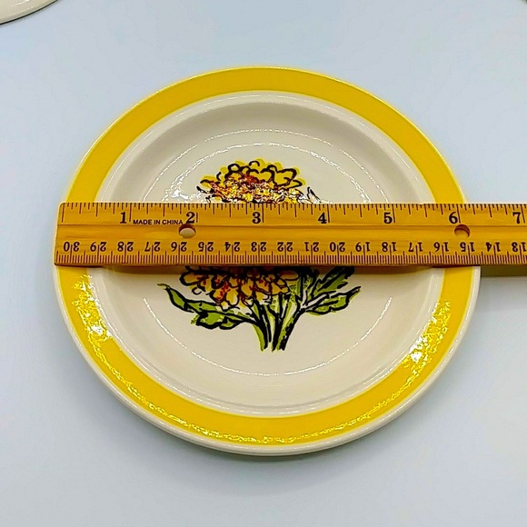 Set of 4 Bright Yellow 6.25" Plates w/ Zinnias - Picture 5 of 7